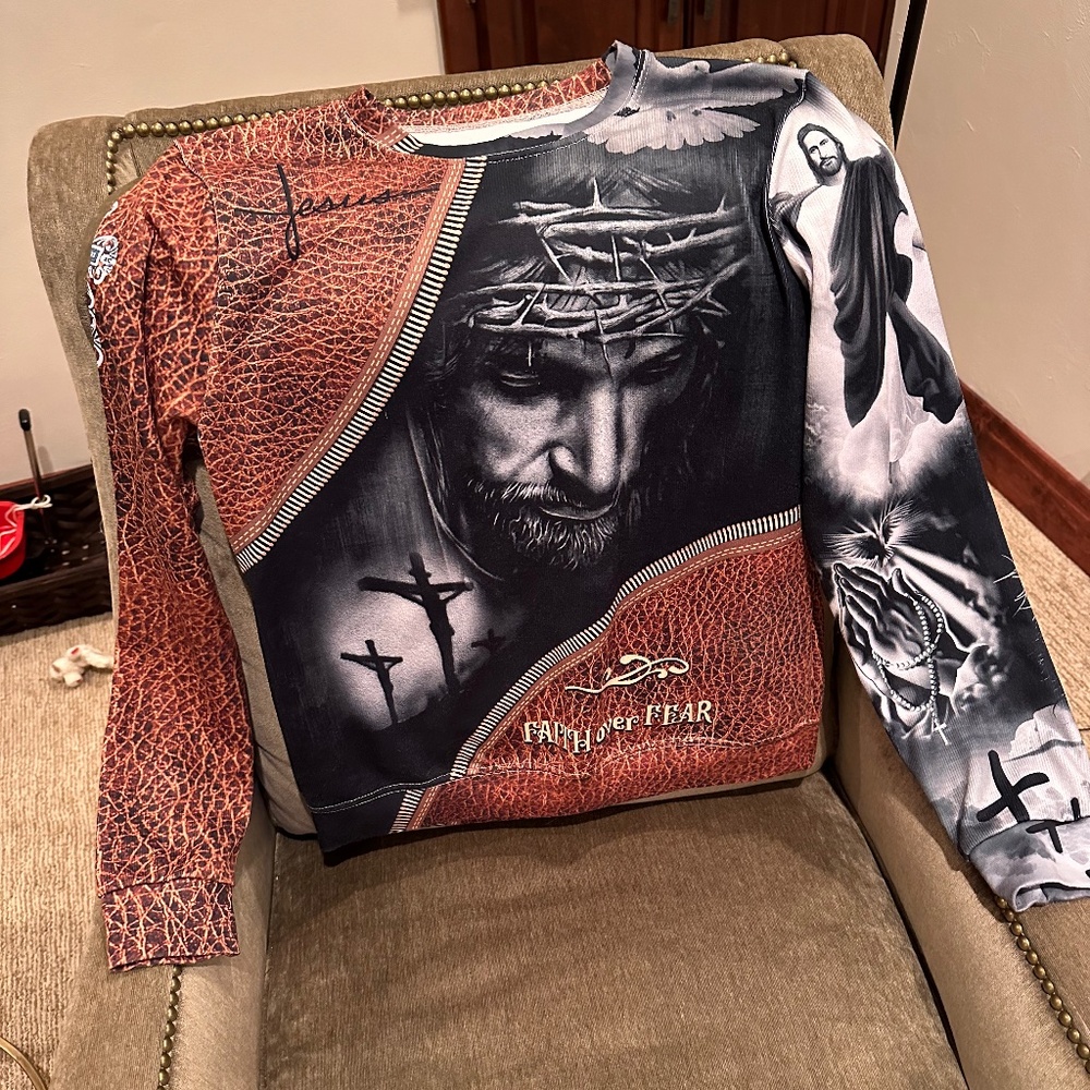 Faith over Fear Jesus in Crown of Thorns Woman's Sweatshirt Large
